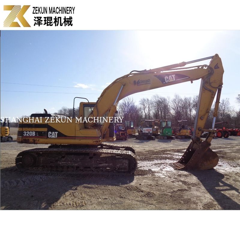 CAT 320 BL エグババターと97kwのカタピラーエンジンで可能になった土の掘削