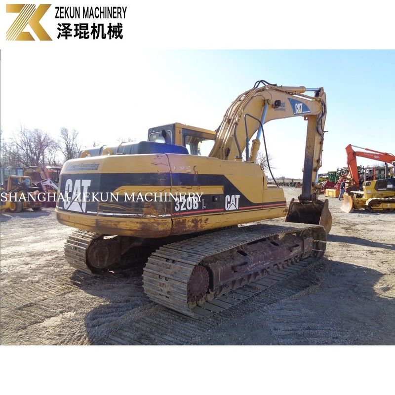 CAT 320 BL エグババターと97kwのカタピラーエンジンで可能になった土の掘削
