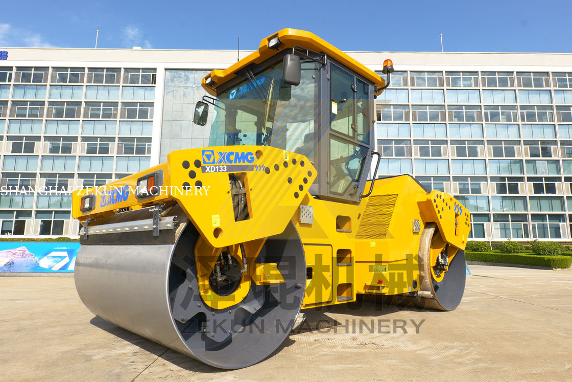 13トンのXCMG XD133 ダブルドラムローラー 中国 第3段階道路建設機器