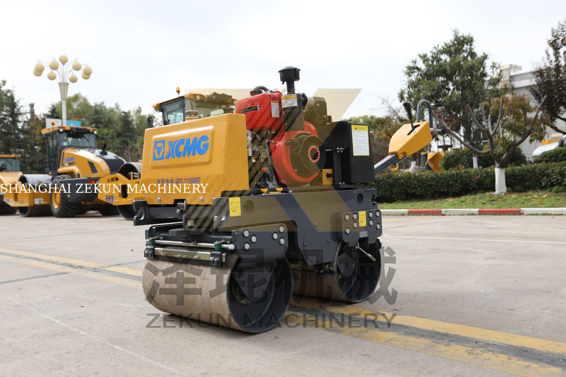 0.8トンのXCMG XMR083 軽量振動ローラー 中国 ステージII