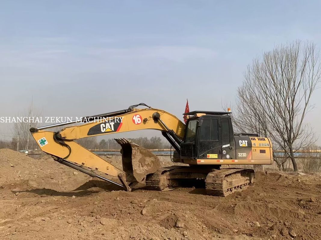 汎用型 2020 Cat 323D2 掘削機 23 トン 4877 時間 様々な用途