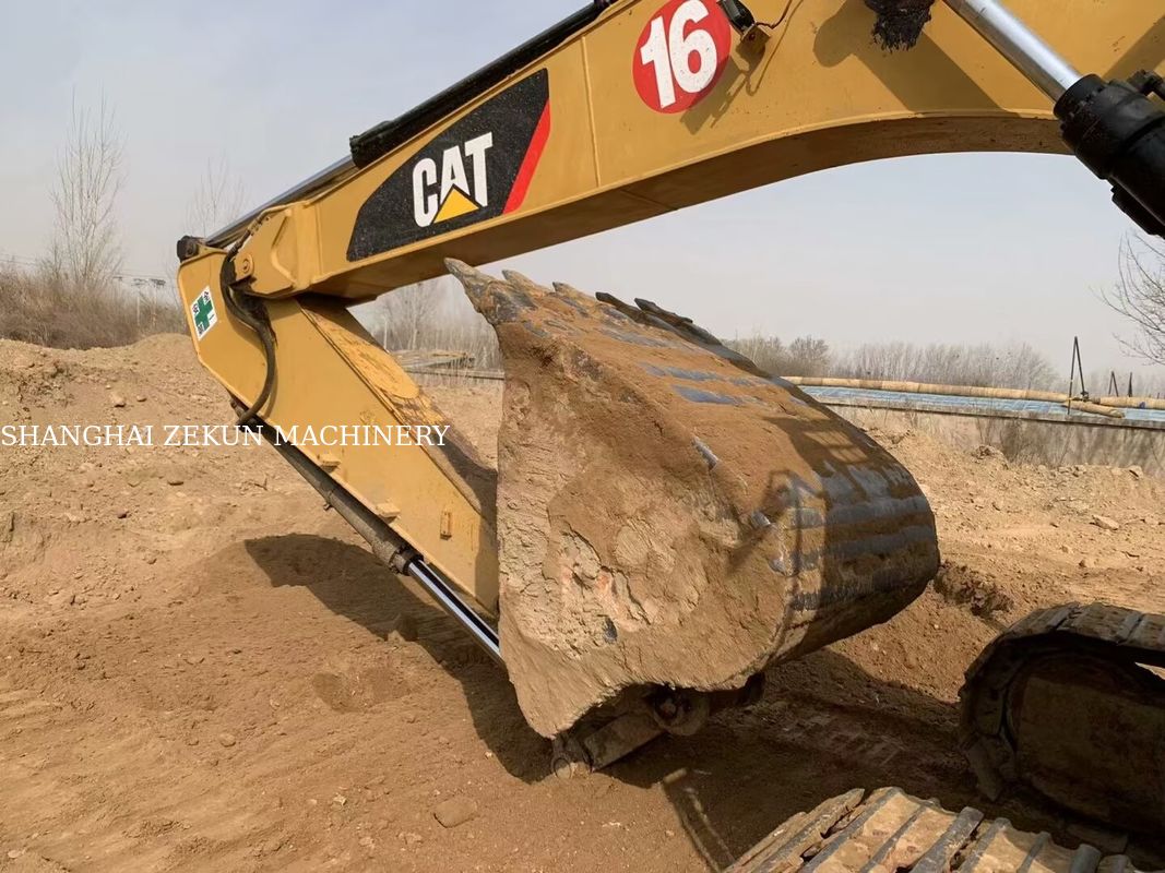 汎用型 2020 Cat 323D2 掘削機 23 トン 4877 時間 様々な用途