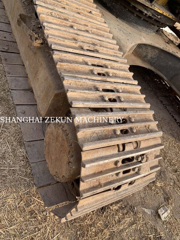 2015年製 コマツ PC210LC-8MO 油圧ショベル、運転質量100kg、最大掘削到達距離9インチ