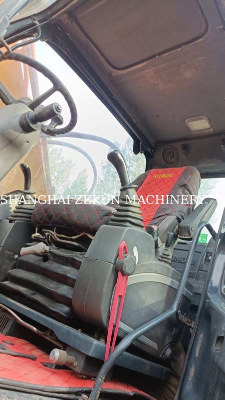 Hyundai R210W-9 ホイール式油圧ショベル 330L 燃料タンク容量と油圧バルブ