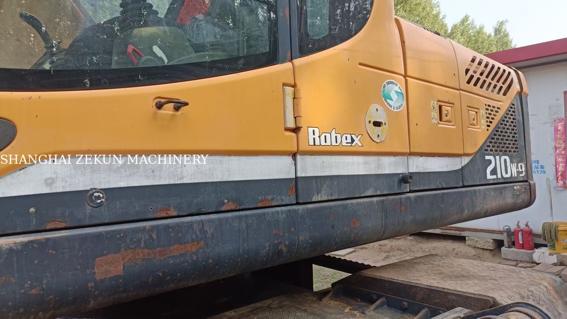 Hyundai R210W-9 ホイール式油圧ショベル 330L 燃料タンク容量と油圧バルブ