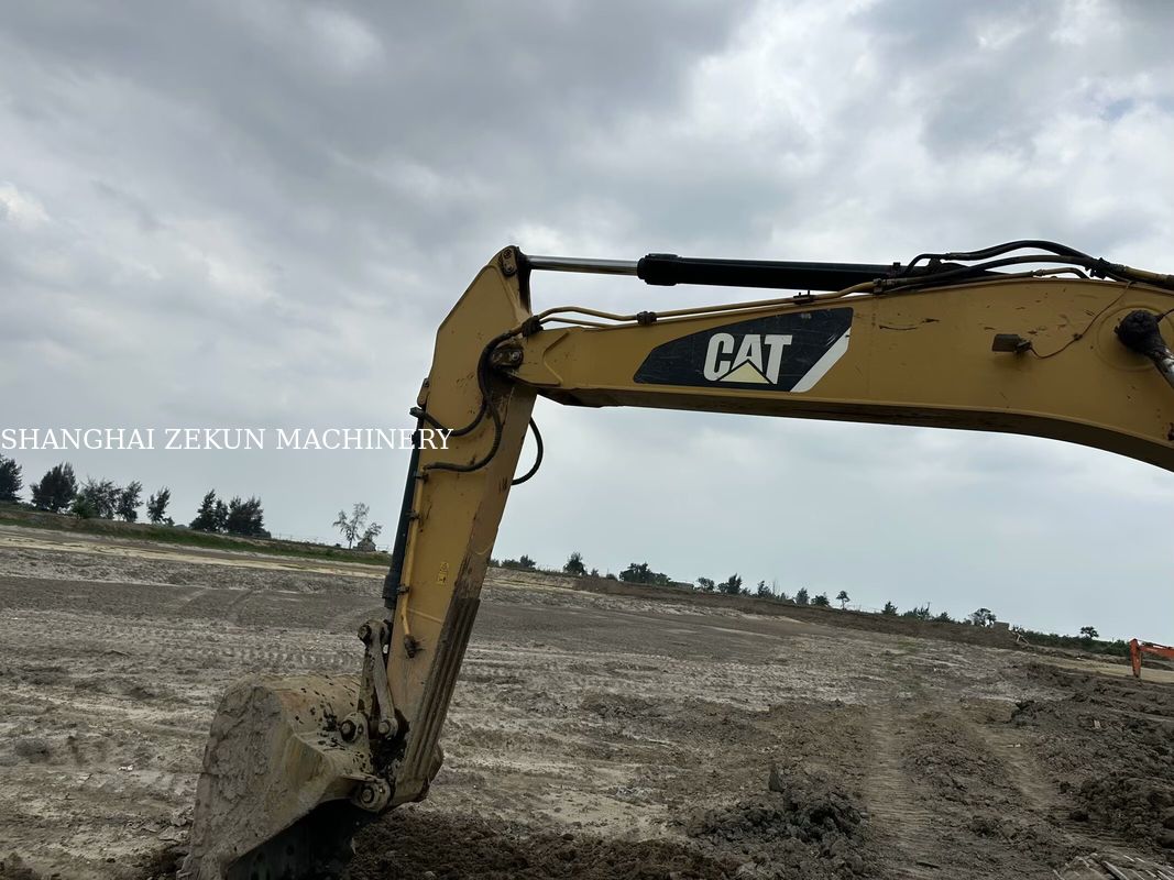 2014 CAT 320D2 掘削機 10 812hrs 性能 水力流量 2 × 214 L/min 移動速度 3.5 / 5.5 Km/h