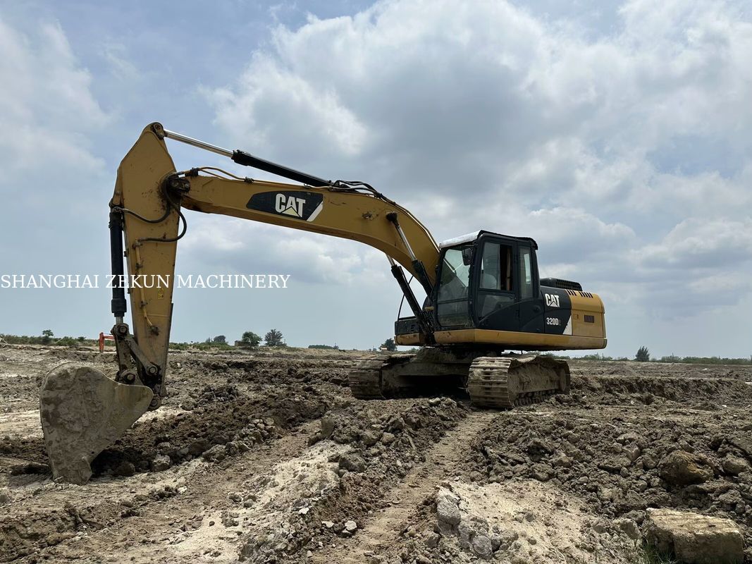 2014 CAT 320D2 掘削機 10 812hrs 性能 水力流量 2 × 214 L/min 移動速度 3.5 / 5.5 Km/h