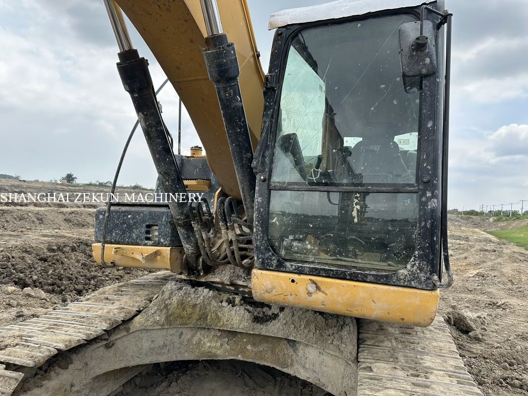 2014 CAT 320D2 掘削機 10 812hrs 性能 水力流量 2 × 214 L/min 移動速度 3.5 / 5.5 Km/h