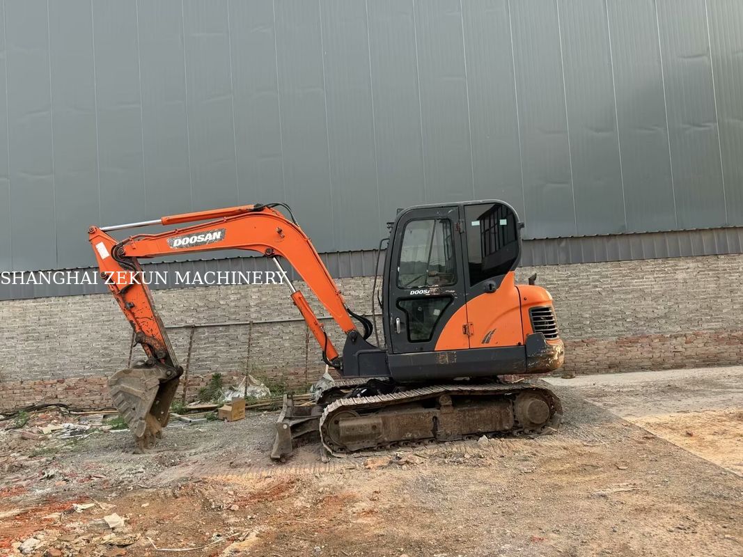 Doosan DX60 油圧ショベル Tier 3 排出ガス基準 地上最大到達距離 100 mm および性能