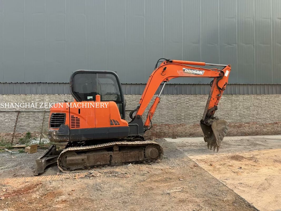 Doosan DX60 油圧ショベル Tier 3 排出ガス基準 地上最大到達距離 100 mm および性能