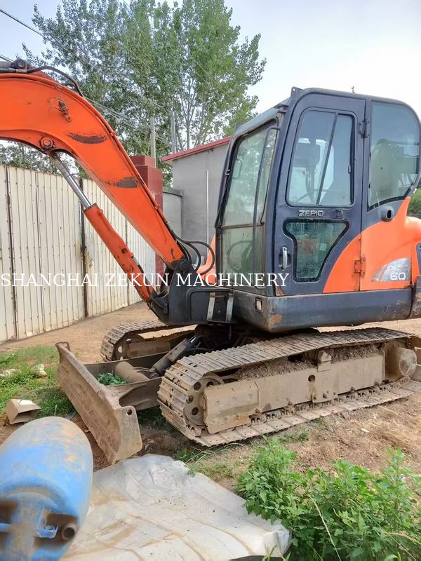 2013年製 Doosan DX60 油圧ショベル、油圧27.5 MPa、最大掘削高さ800 mm