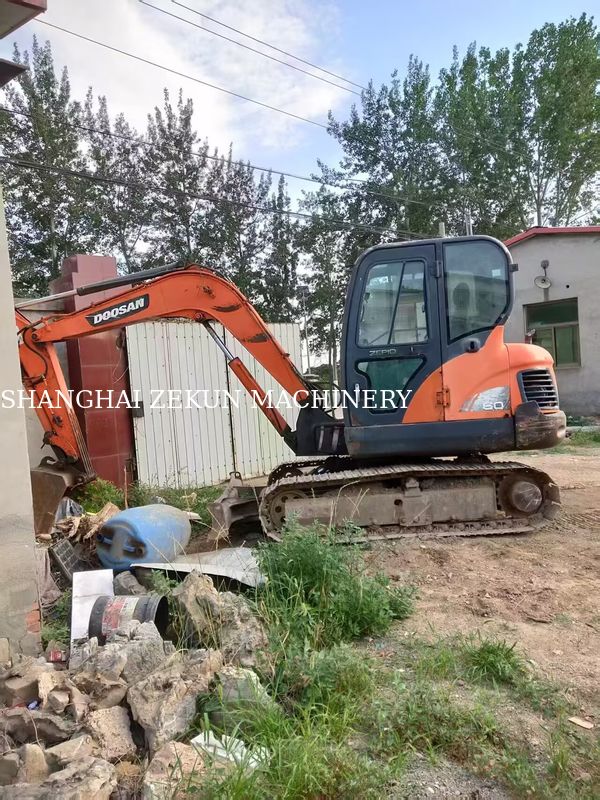 2013年製 Doosan DX60 油圧ショベル、油圧27.5 MPa、最大掘削高さ800 mm