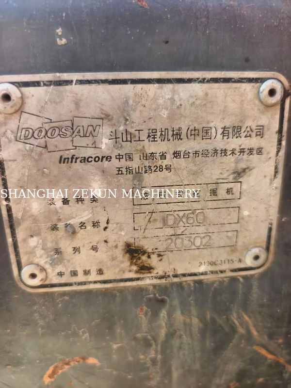 2013年製 Doosan DX60 油圧ショベル、油圧27.5 MPa、最大掘削高さ800 mm