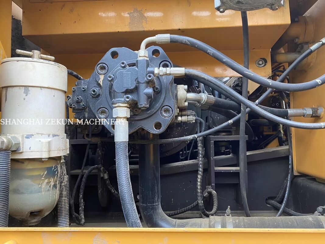 Crawler Moving CAT Excavator Flexible Capabilities Excellent Condition Perfect for Large Scale Construction Sites